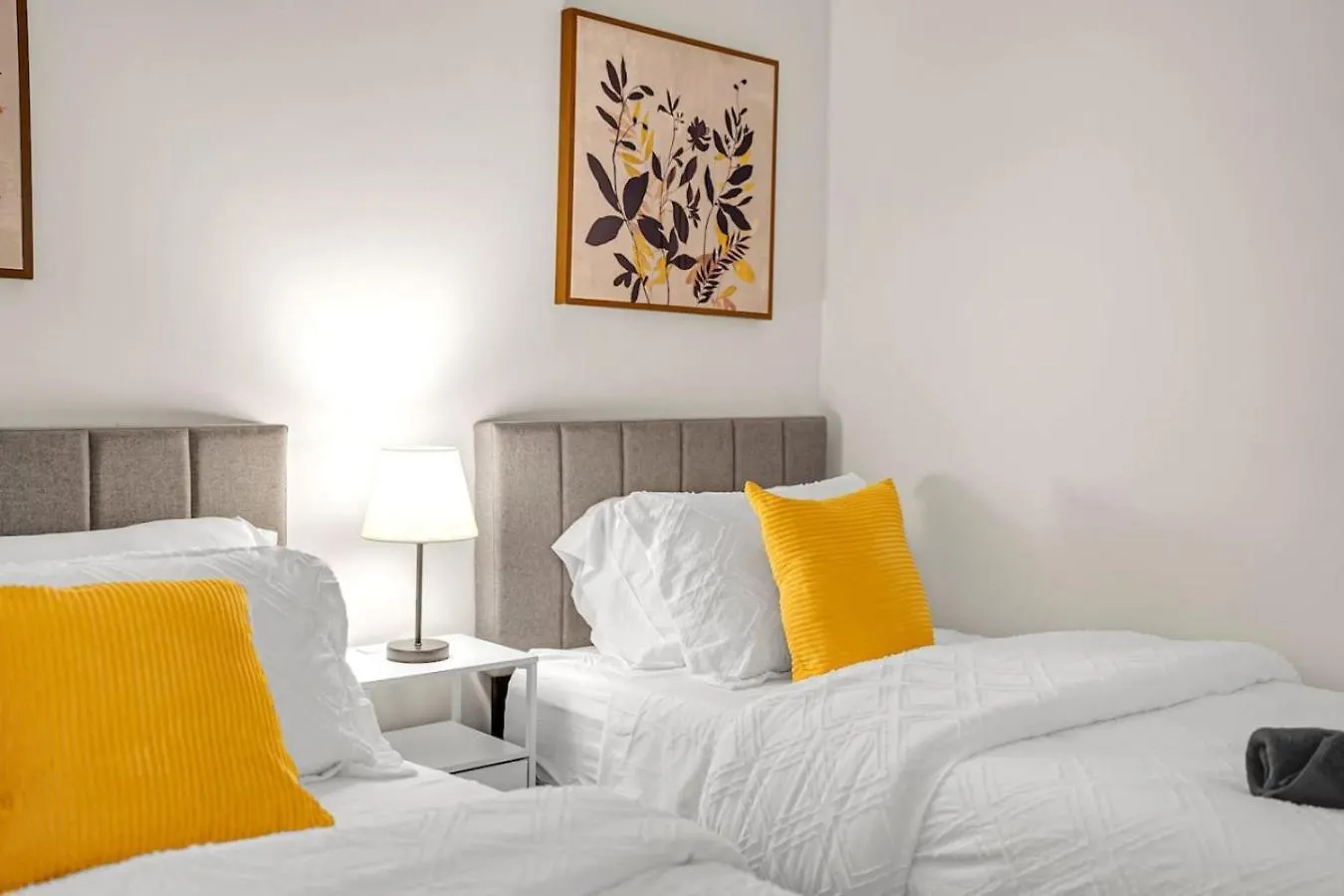 Luxe 5Bd Unit Sleeps 11 - Hospitals Mtcc Ttc Acc Apartment Toronto 0*,  Canada