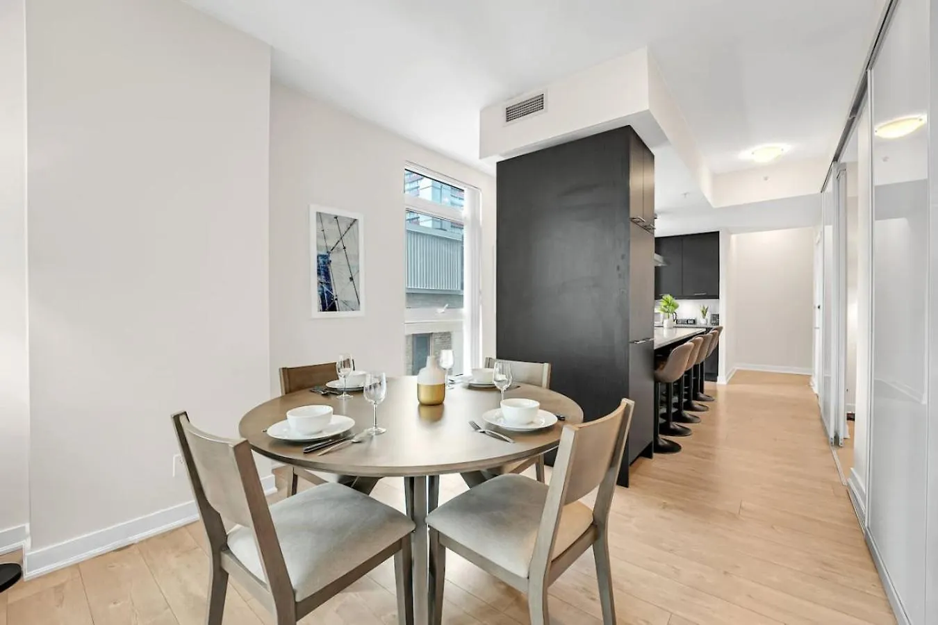 Luxe 5Bd Unit Sleeps 11 - Hospitals Mtcc Ttc Acc Apartment Toronto