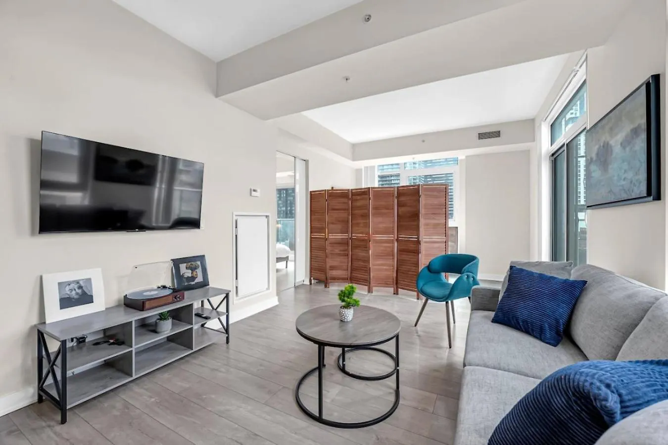 Luxe 5Bd Unit Sleeps 11 - Hospitals Mtcc Ttc Acc Apartment Toronto