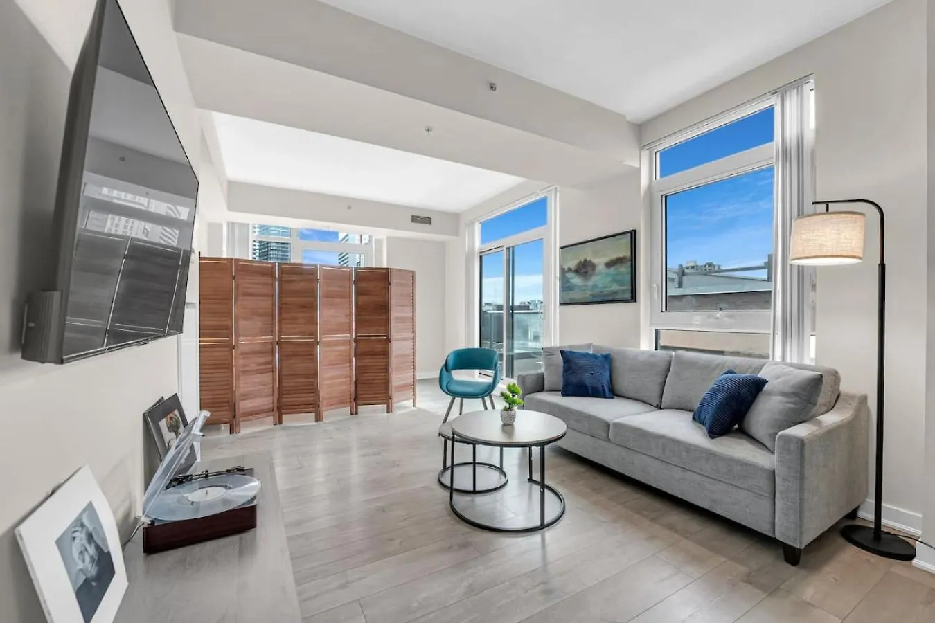 Luxe 5Bd Unit Sleeps 11 - Hospitals Mtcc Ttc Acc Apartment Toronto