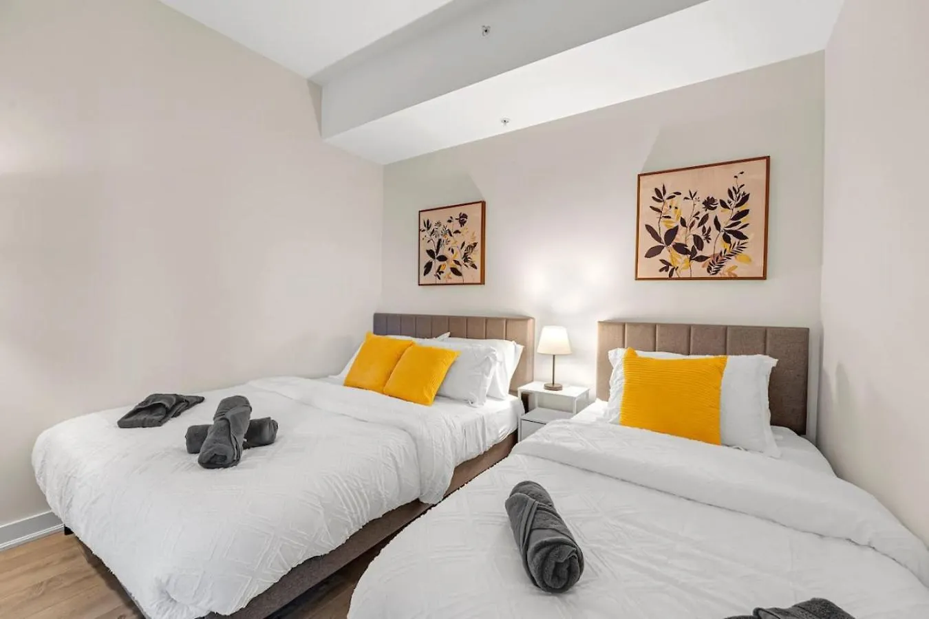 Luxe 5Bd Unit Sleeps 11 - Hospitals Mtcc Ttc Acc Apartment Toronto