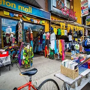 Great Kensington Market 2br Toronto